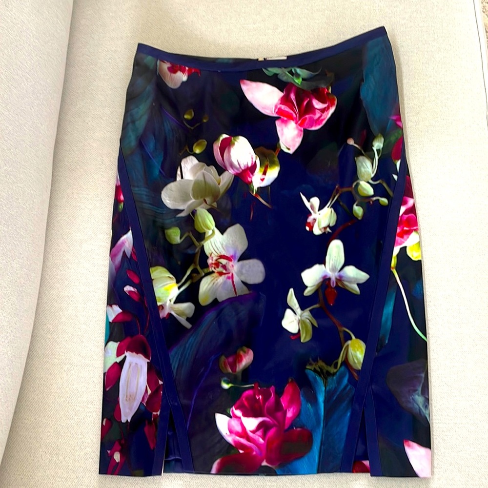 Ted Baker Grettia Double Slit Floral
Pencil Skirt